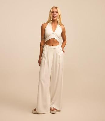 Calça Pantalona em Viscolinho com Detalhe Mini Pala Lateral