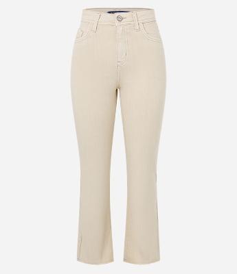 Calça Flare Cropped em Sarja com Barra Desfiada