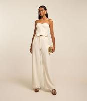 Calça Pantalona em Crepe com Cinto Corrente e Pregas - 2