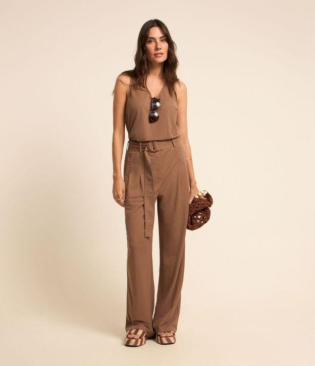 Calça Pantalona em Viscose com Detalhes e Cinto - 1