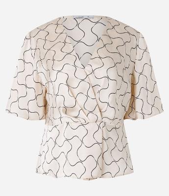 Blusa Acetinada com Decote V Transpassado e Estampa Geométrico