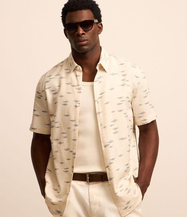 Camisa Regular em Voil com Estampa de Peixes - 1