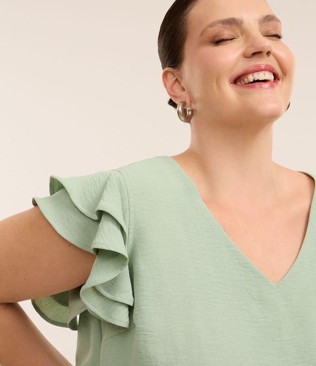 Blusa em Crepe com Babado Duplo no Ombro Curve & Plus Size - 2