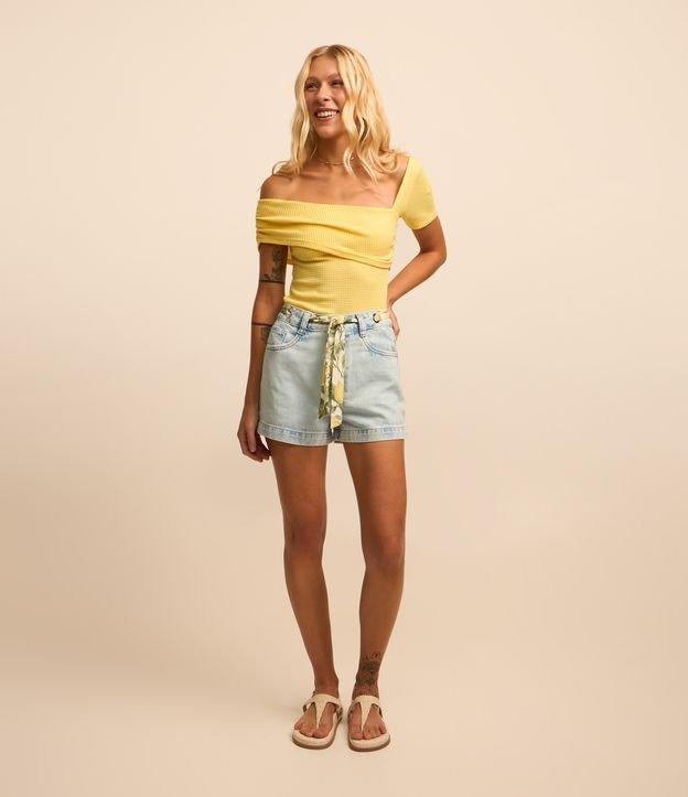 Short Slim em Jeans com Ilhós e Lencinho - 1