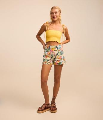 Short Cintura Alta em Jeans com Estampa Tropical