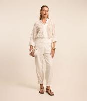 Calça Cenoura Cintura Alta em Chiffon com Flores Bordadas - 2