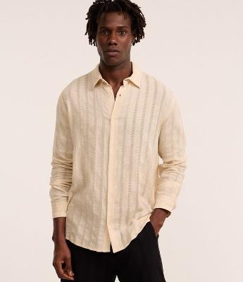 Camisa Regular em Algodão com Textura e Furinhos