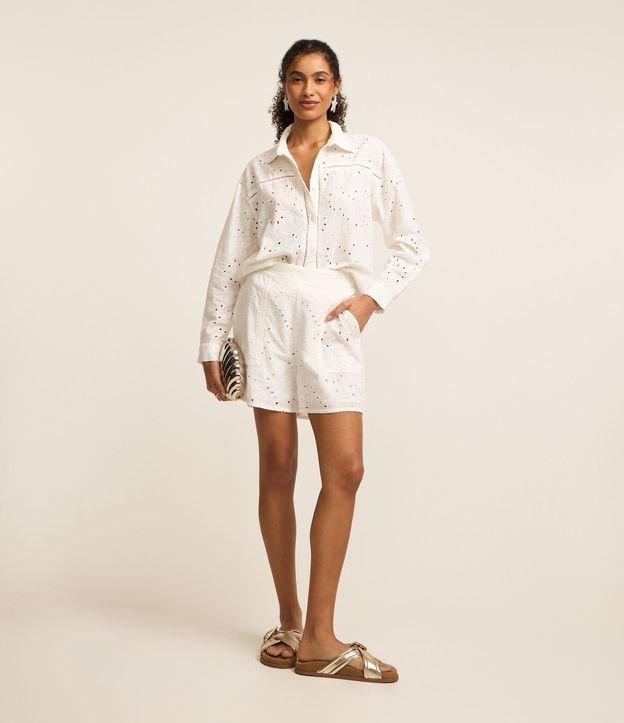 Short em Laise com Cós Alfaiatado e Detalhe Bordado - 2