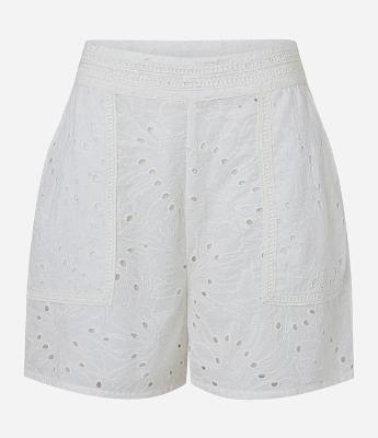 Short em Laise com Cós Alfaiatado e Detalhe Bordado