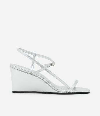 Sandália Anabela em PU com Tiras Assimétricas Bico Quadrado