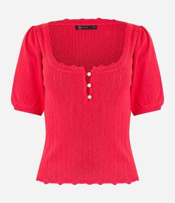 Blusa com Botões Diferenciados e Bicos de Efeito Crochê