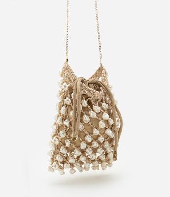 Bolsa Transversal Pequena com Miçangas e Pérolas Artificiais