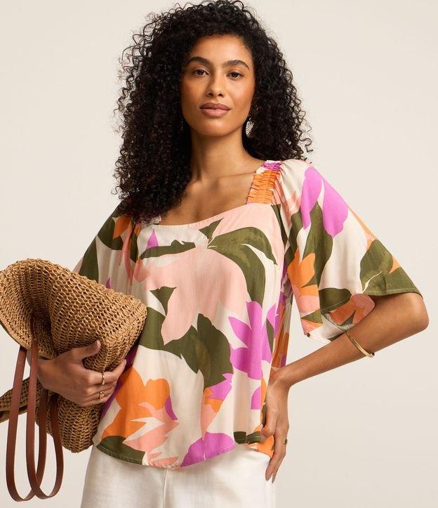 Blusa em Viscose com Manga Godê e Folhagens Estampadas - 2