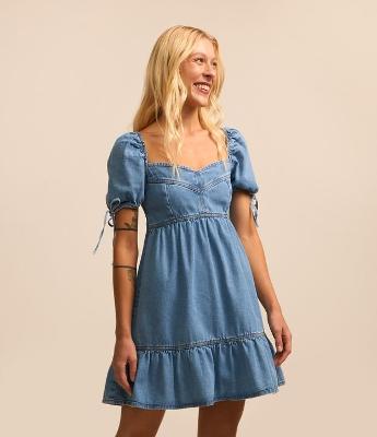 Vestido Curto em Jeans com Manga Bufantes e Babados na Barra