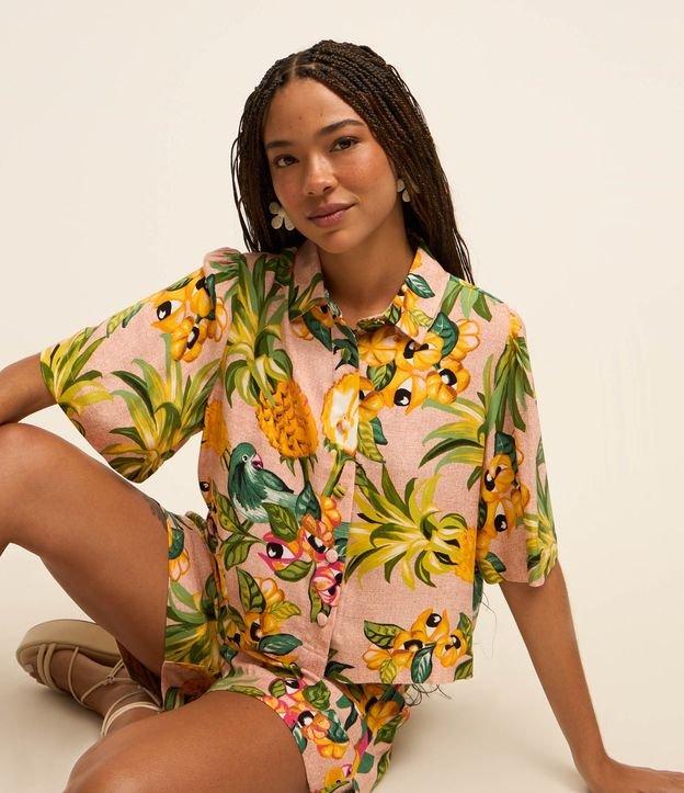 Camisa em Viscose com Pregas e Estampa Tropical - 2