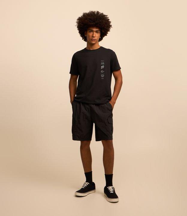 Bermuda em Tecnologia Dry com Cós Elástico e Bolsos Laterais - 1