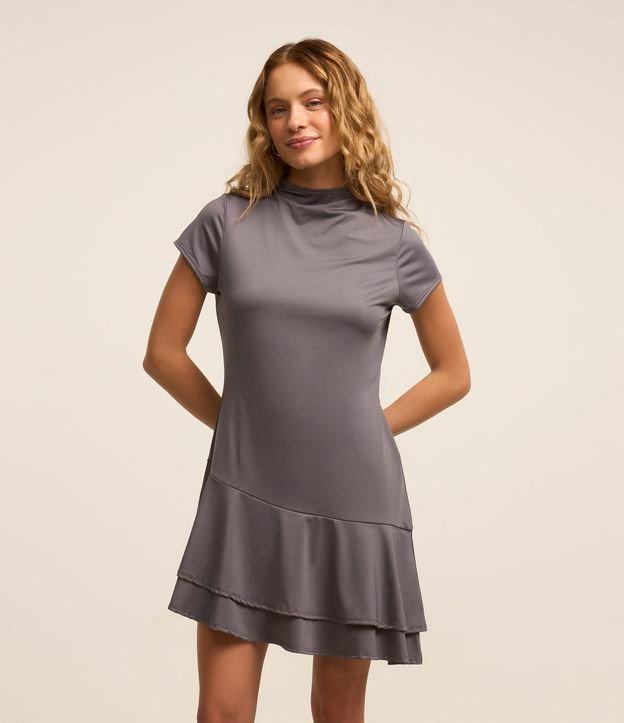Vestido Curto com Gola Alta e Barra Assimétrica - 1