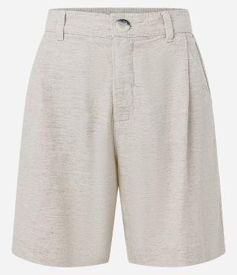 Bermuda em Sarja com Pregas e Cintura Alta