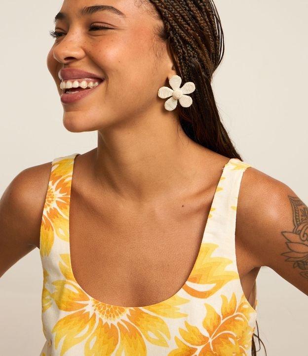 Blusa Sem Manga em Viscolinho com Flores Estampadas - 1