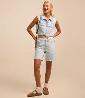 Bermuda em Jeans Delavê com Barra a Fio - 1