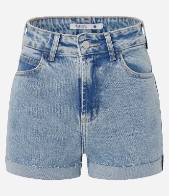 Short Hot Pants em Jeans com Cintura Alta e Barra Dobrada