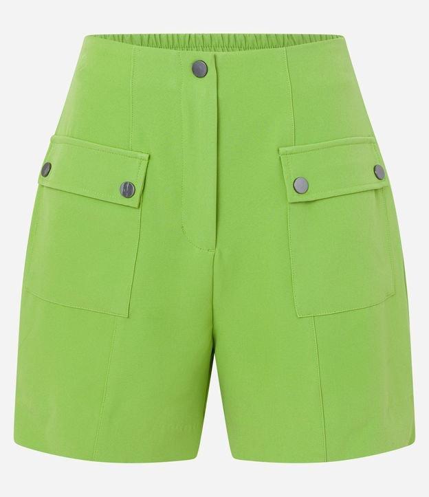 Short Alfaiataria Liso com cós de elástico e bolsos frontais com botão - 1