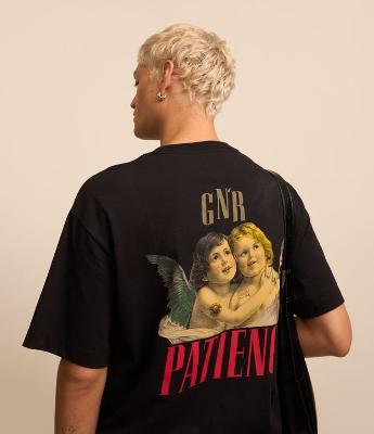 Camiseta Boxy em Algodão com Estampa Guns and Roses