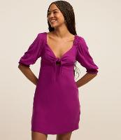 Vestido Curto em Viscose com Amarração e Manga Bufante - 2