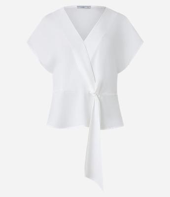 Blusa Acetinada com Decote V e Nó Frontal