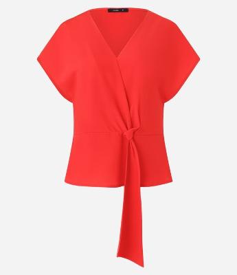 Blusa Acetinada com Decote V e Nó Frontal