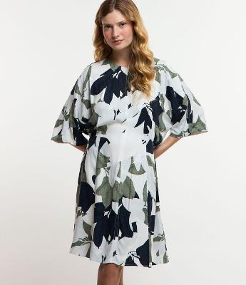 Vestido Curto em Viscose com Estampa Folhagem