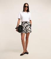 Short Alfaiatado com Fechamento Frontal e Estampa Folhagens - 2