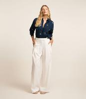 Calça Pantalona em Sarja Alfaiatada com Fechamento Deslocado - 1