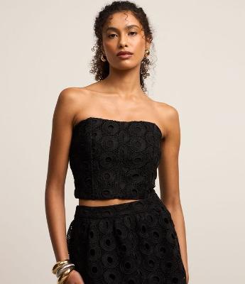 Blusa Cropped em Guipure Tomara que Caia com Textura