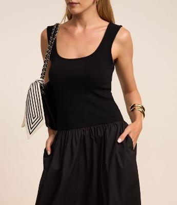 Vestido Evasê Midi Sem Manga com Mix de Tecidos