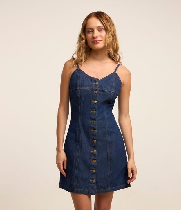 Vestido Curto em Jeans com Abotoamento e Alcinhas - 1