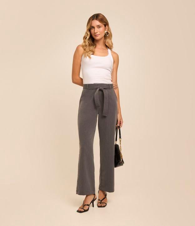 Calça Reta em Alfaiataria com Cintura Média e Cinto - 1