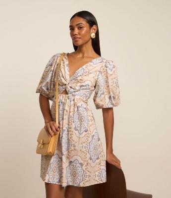 Vestido Evasê em Tricoline com Decote Coração e Manga Bufante