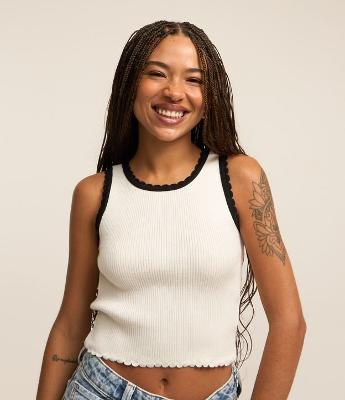 Blusa Regata Baby Look com Textura e Detalhe de Ondinhas nos Viés