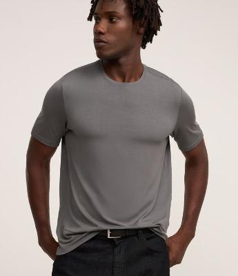 Camiseta Regular Performance com Gola Redonda