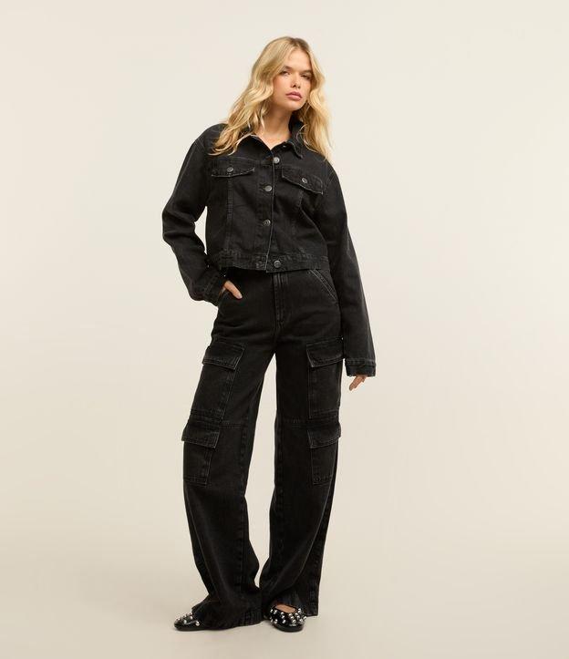 Calça Wide Leg em Jeans com Bolso Cargo - 2