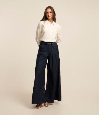 Calça Super Wide Leg Jeans com Pregas e Cinto