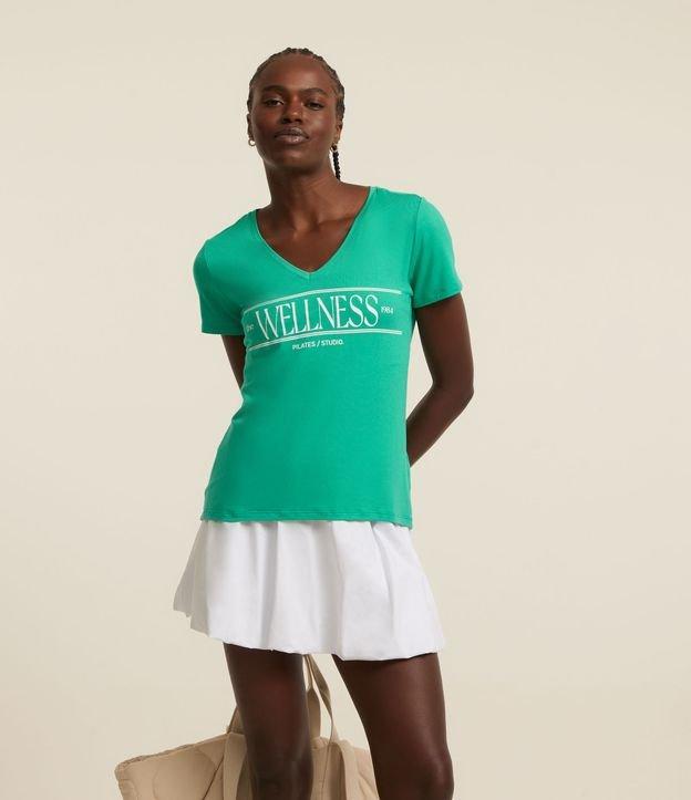 Camiseta Esportiva Em Microfibra Com Estampa Wellness E Decote V - 2