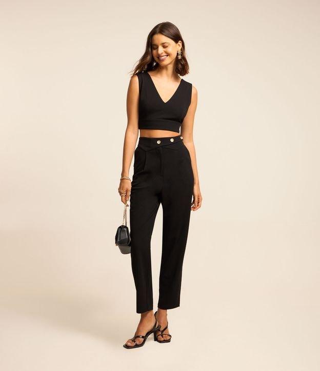 Calça Cenoura em Crepe com Botões no Cós - 1