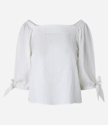 Blusa em Viscose com Decote Quadrado e Manga 3/4 com Amarração nos Punhos