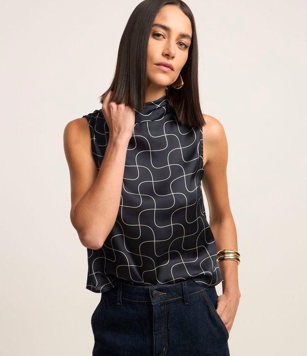 Blusa Acetinada Gola Alta com Detalhe Drapeado e Estampa Geométrica - 2