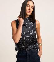 Blusa Acetinada Gola Alta com Detalhe Drapeado e Estampa Geométrica - 2