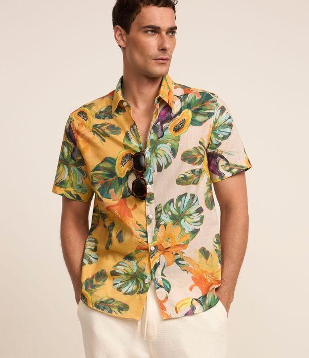 Camisa Regular em Voil com Estampa Tropical - 1