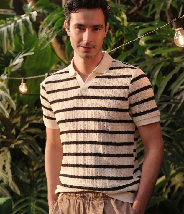 Camiseta Polo Regular em Algodão Listrada com Textura Efeito Crochê - 1