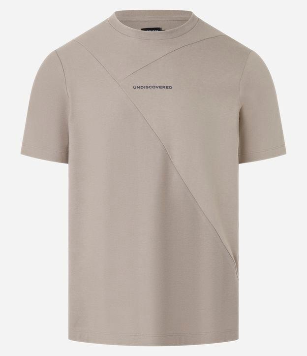 Camiseta em Algodão com Estampa Lettering Textura e Detalhe em Recortes - 1